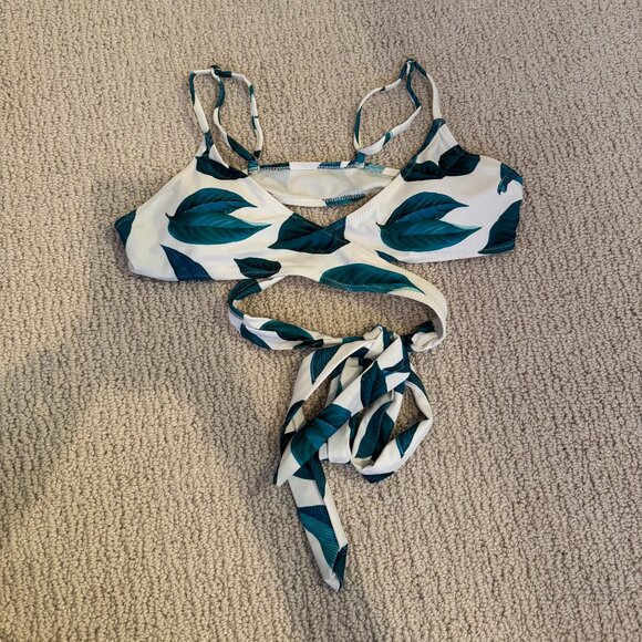 Cupshe Palm Leaf Wrap Bikini Set - Picture 3 of 5